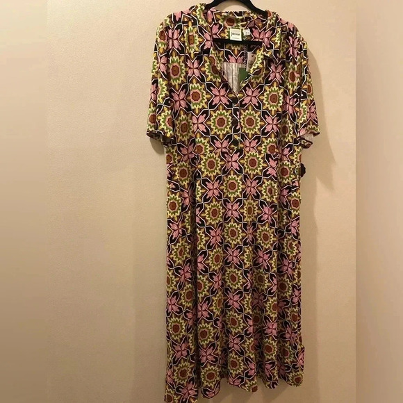 Joanie women’s size 18 maxi dress - NWT - 70s print - short sleeve - Picture 1 of 8